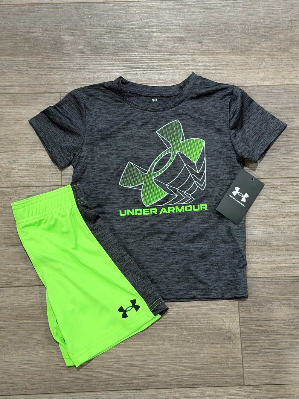 Under Armour Boys Size 4 Charcoal Tee & Neon Green Shorts Boys Athletic Set, new